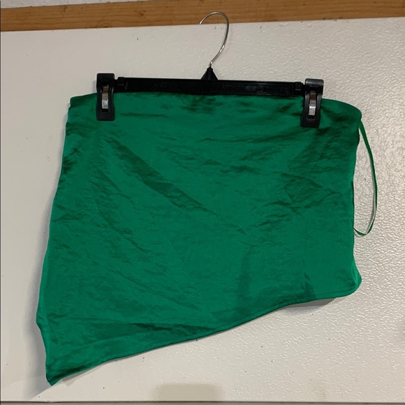 SUPERDOWN ASSYMETRICAL SATIN STRAPLESS BLOUSE EMERALD GREEN SMALL - Picture 1 of 5